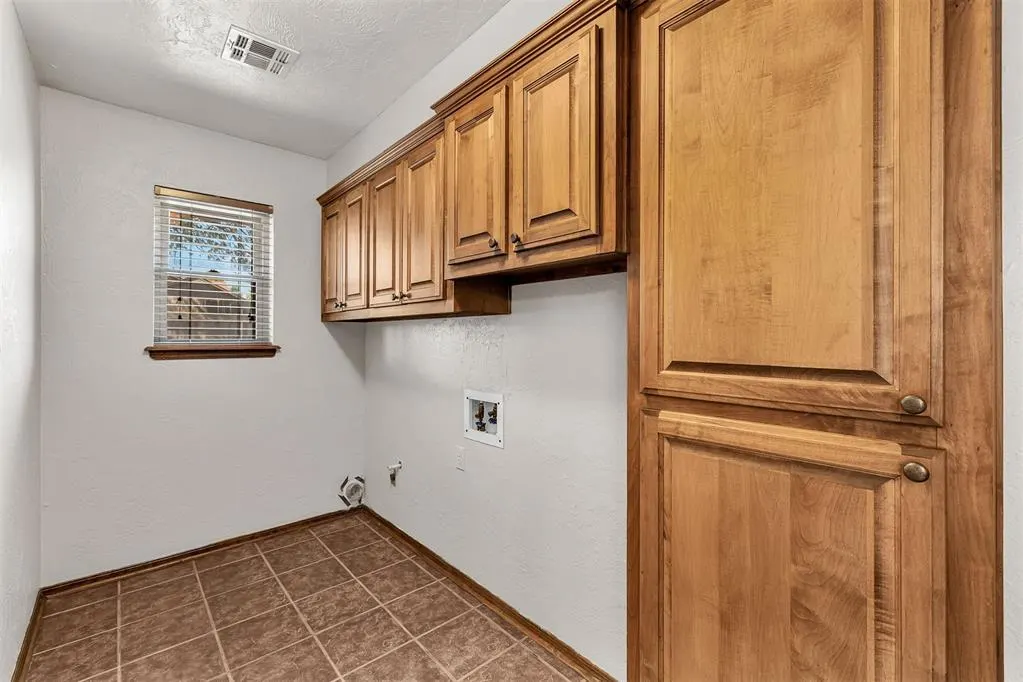 Photo 19 — 617 SW 26th Street, El Reno, OK 73036