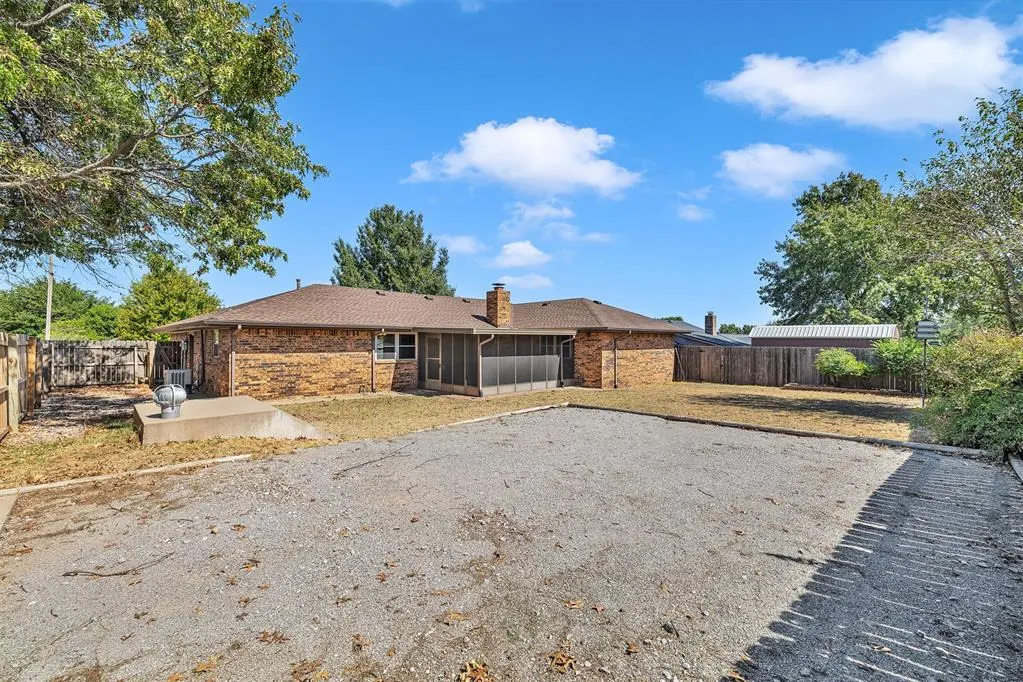Photo 30 — 617 SW 26th Street, El Reno, OK 73036