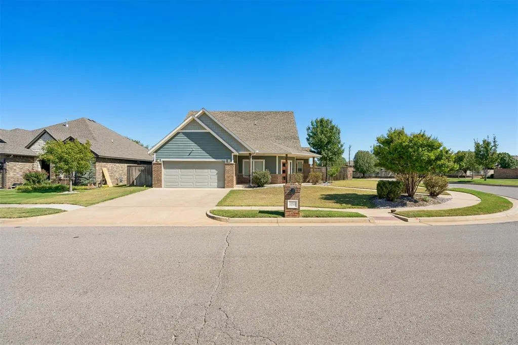 Front exterior — 10500 Glover River Drive, Yukon, OK 73099