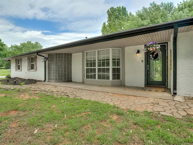 Photo 3 — 859 S Morgan Road, Blanchard, OK 73010