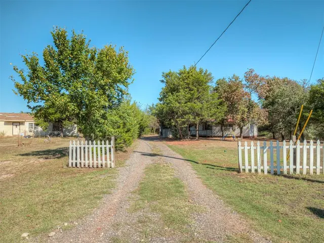Photo 4 — 990936 S Candlewood Lane, Wellston, OK 74881