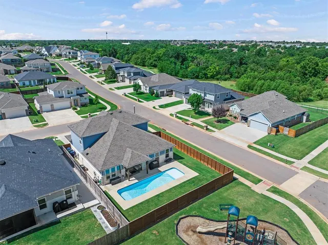 Photo 2 — 633 NW 183rd Street, Edmond, OK 73012