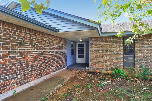 Photo 5 — 646 W Linden Drive, Mustang, OK 73064