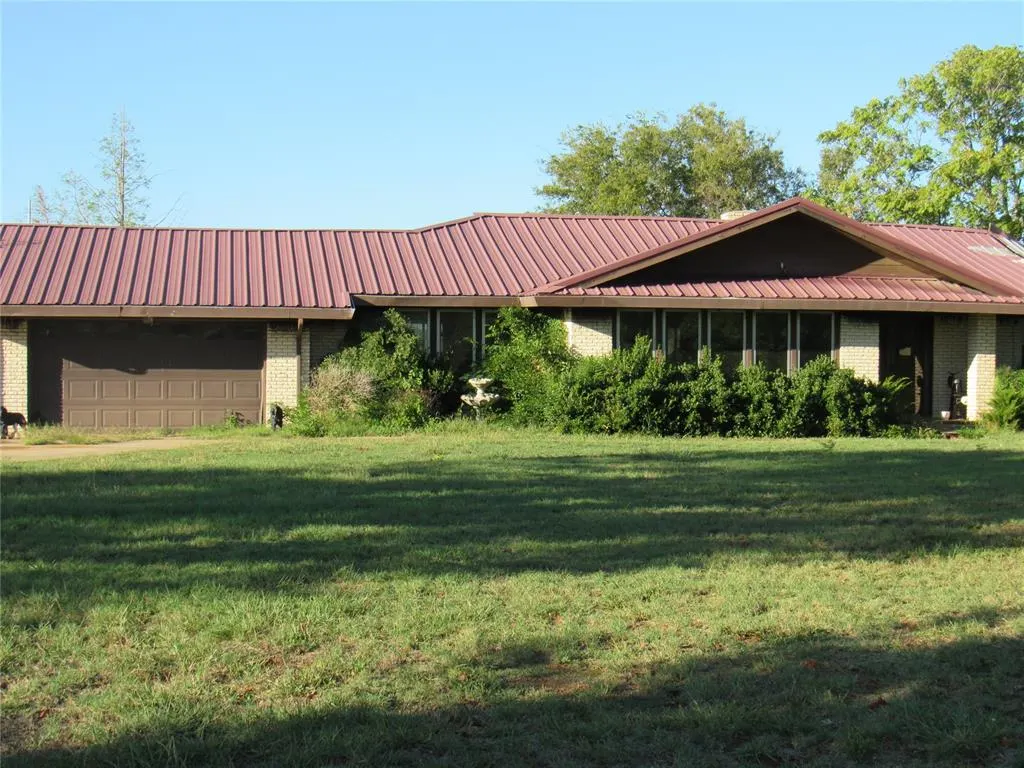 Front exterior — 37304 Lake Road, Shawnee, OK 74801