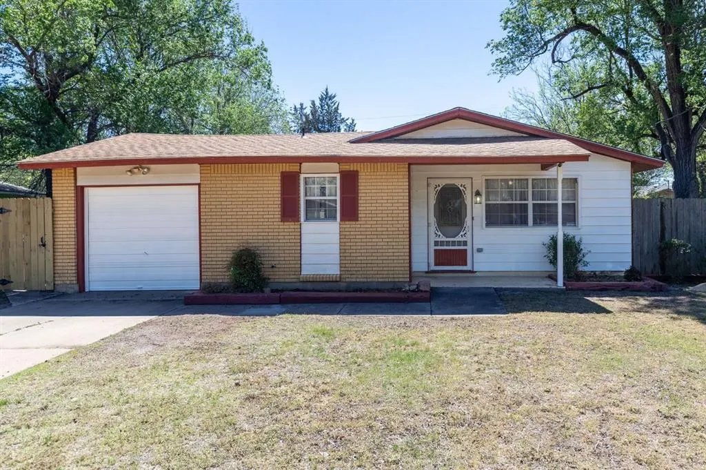 Front exterior — 526 NW Glendale Drive, Lawton, OK 73507