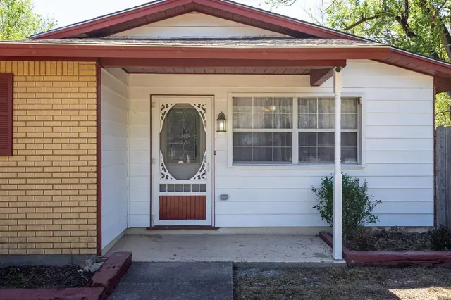 Photo 4 — 526 NW Glendale Drive, Lawton, OK 73507