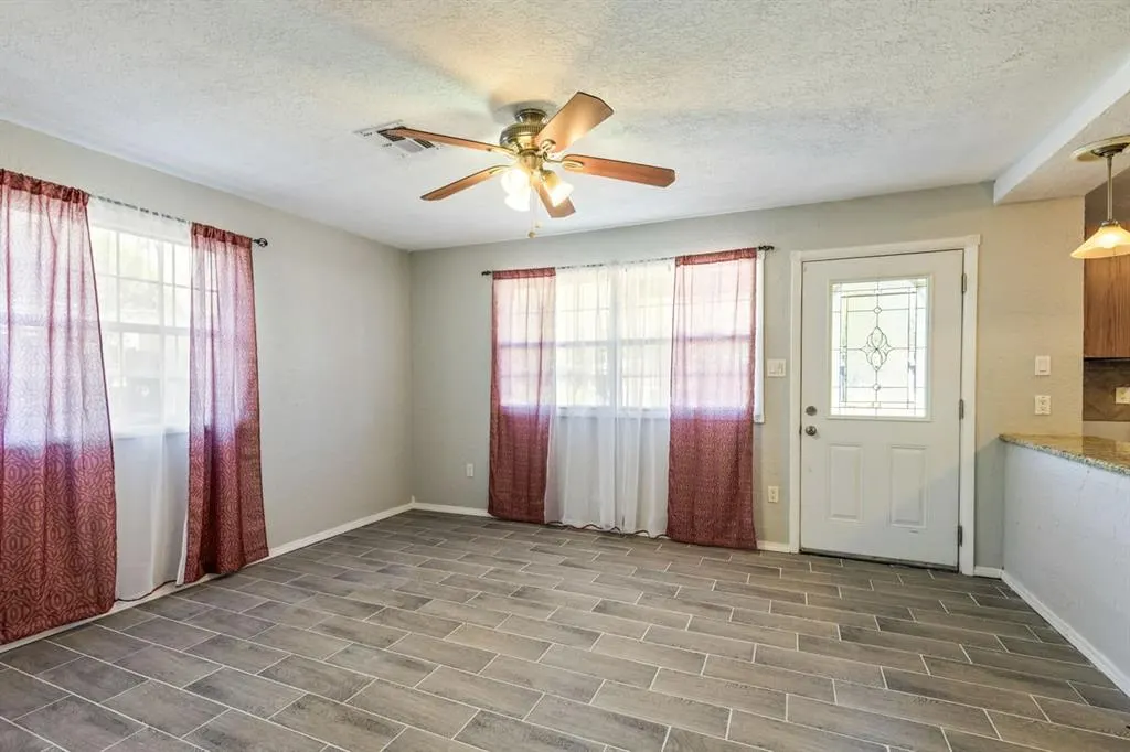 Photo 5 — 526 NW Glendale Drive, Lawton, OK 73507