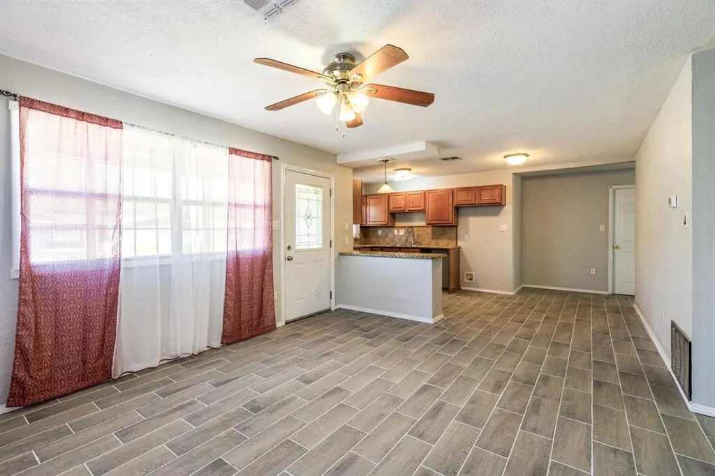 Photo 7 — 526 NW Glendale Drive, Lawton, OK 73507