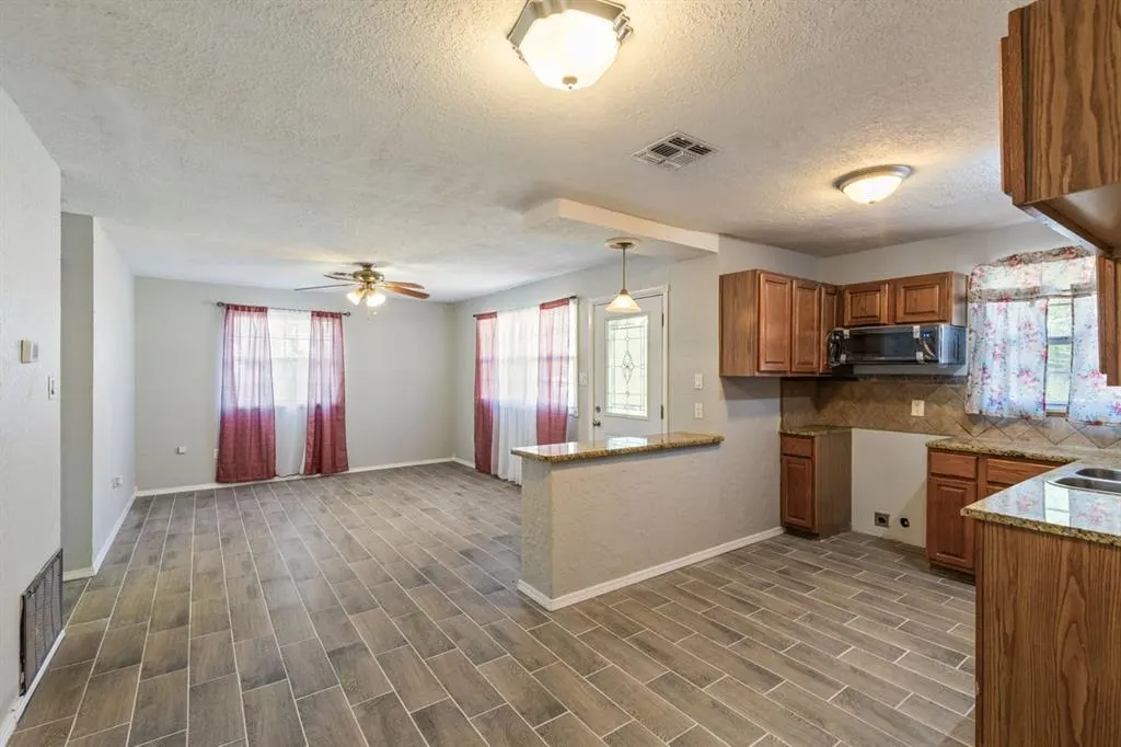 Photo 8 — 526 NW Glendale Drive, Lawton, OK 73507