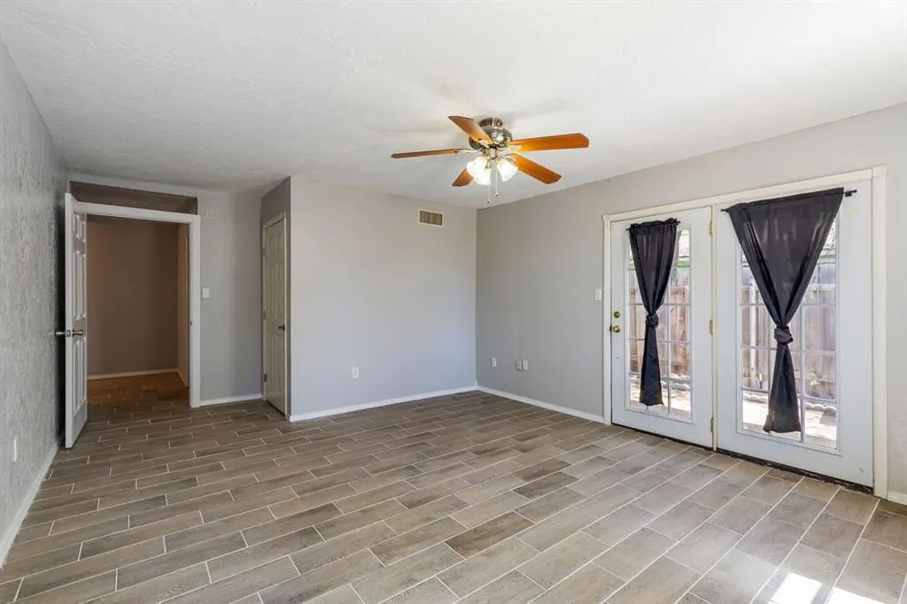 Photo 11 — 526 NW Glendale Drive, Lawton, OK 73507