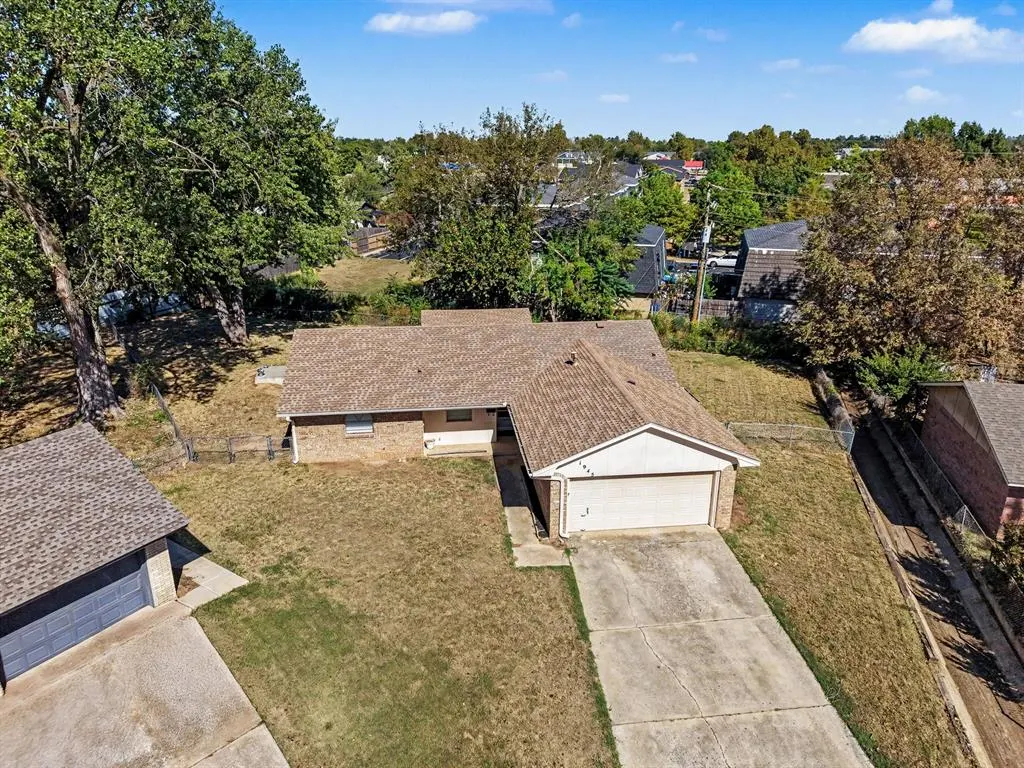 Photo 2 — 1945 Beverly Hills Street, Norman, OK 73072