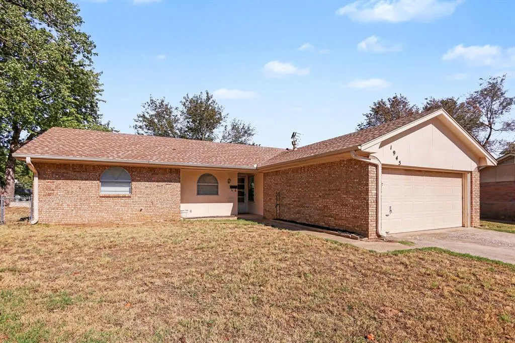 Photo 3 — 1945 Beverly Hills Street, Norman, OK 73072