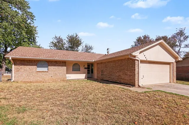 Photo 3 — 1945 Beverly Hills Street, Norman, OK 73072