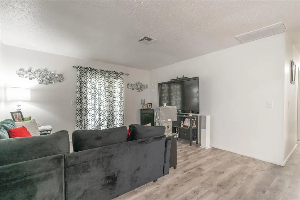Photo 3 — 421 NW 89th Street, Oklahoma City, OK 73114