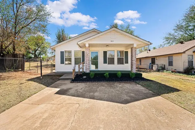 Photo 2 — 812 SE 19th Street, Oklahoma City, OK 73129