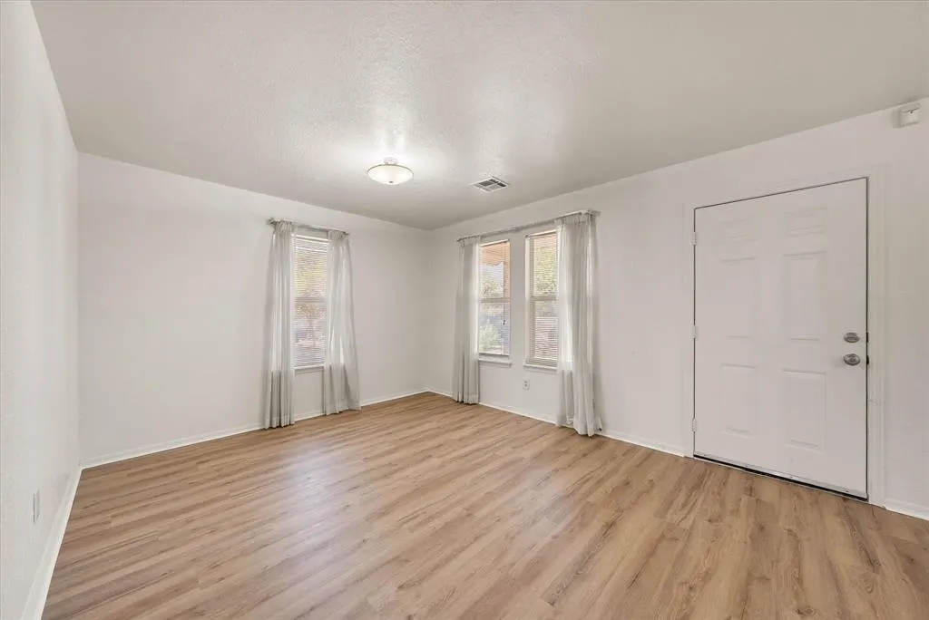 Photo 6 — 812 SE 19th Street, Oklahoma City, OK 73129