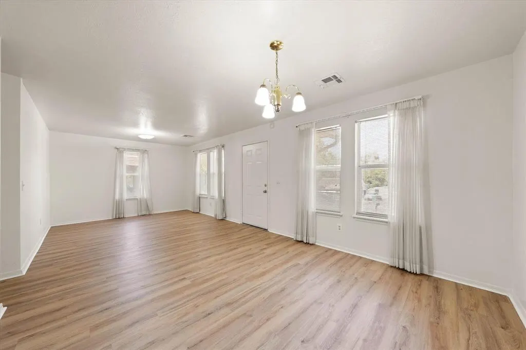Photo 9 — 812 SE 19th Street, Oklahoma City, OK 73129