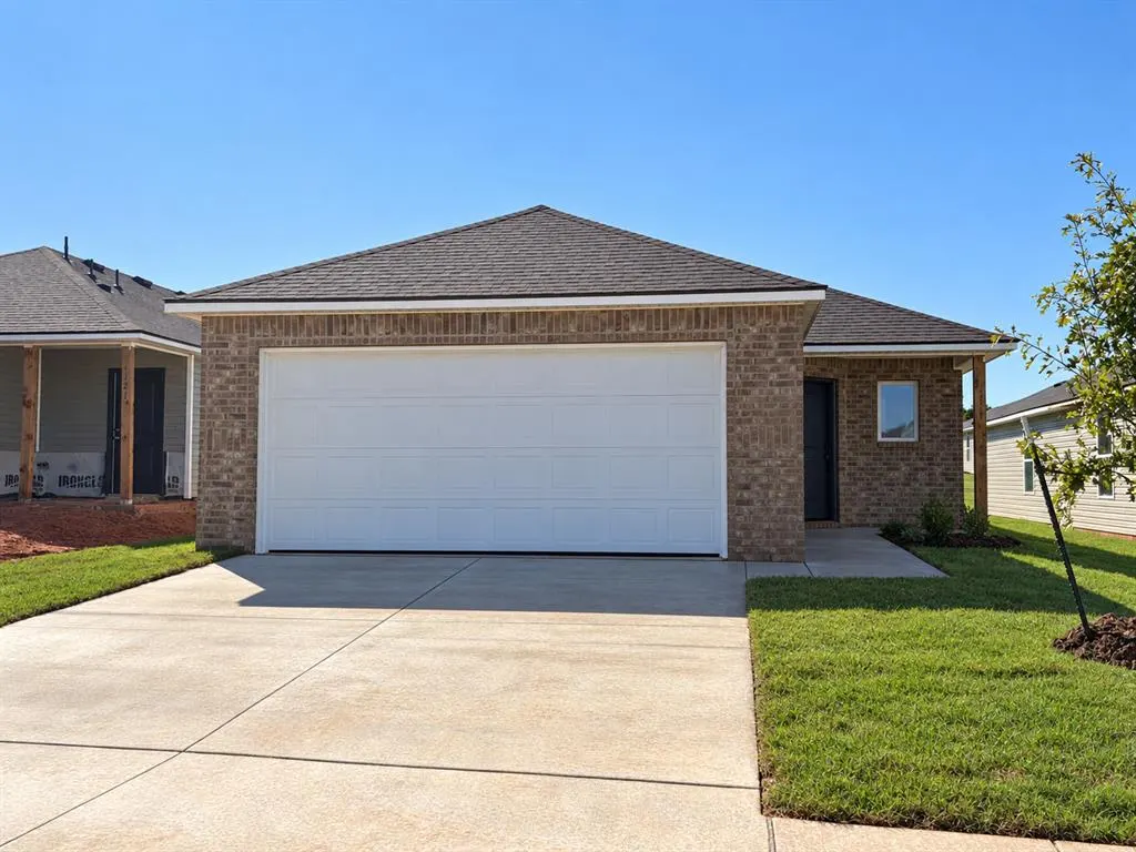 Front exterior — 1119 Saddle Drive, Guthrie, OK 73044