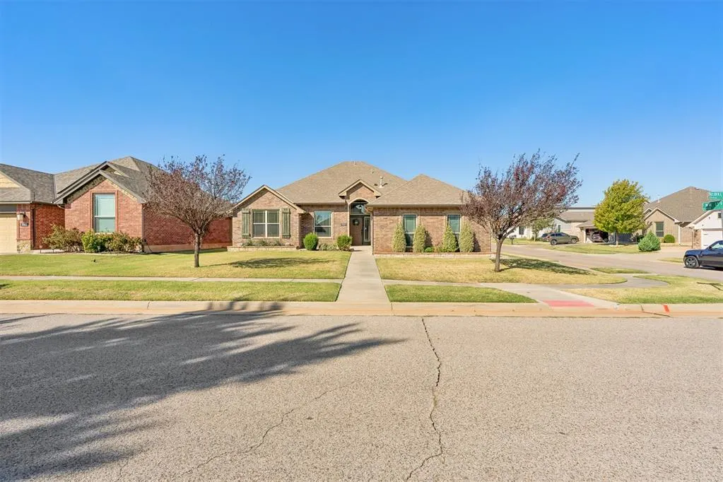 Photo 2 — 15925 Burkett Circle, Edmond, OK 73013