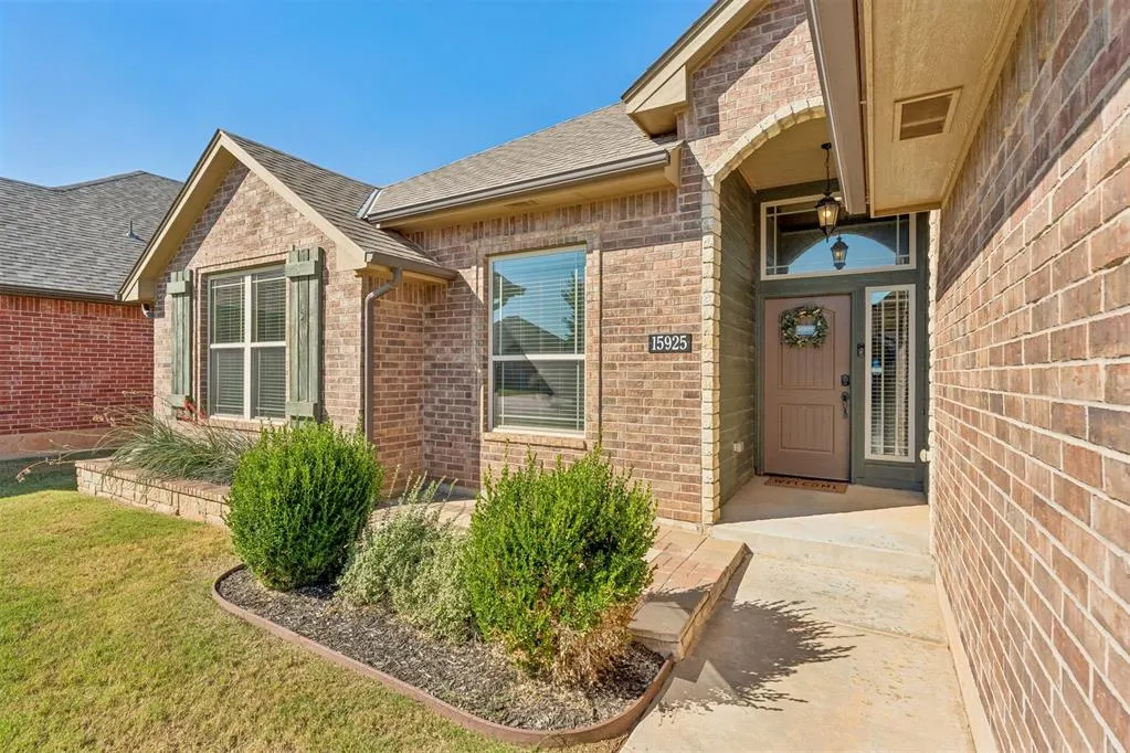 Photo 3 — 15925 Burkett Circle, Edmond, OK 73013