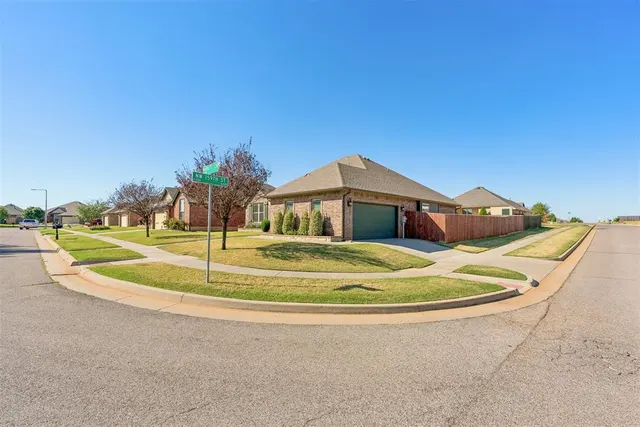 Photo 4 — 15925 Burkett Circle, Edmond, OK 73013