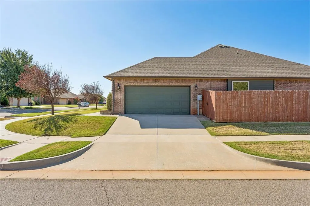 Photo 5 — 15925 Burkett Circle, Edmond, OK 73013