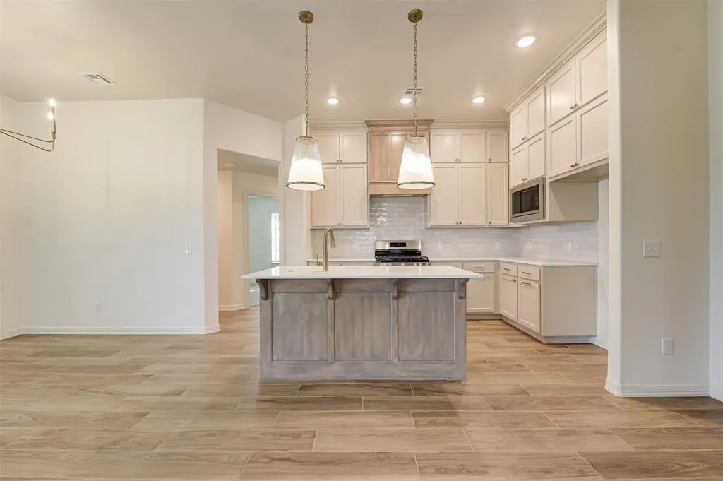 Photo 5 — 4233 Overlook Pass, Edmond, OK 73025