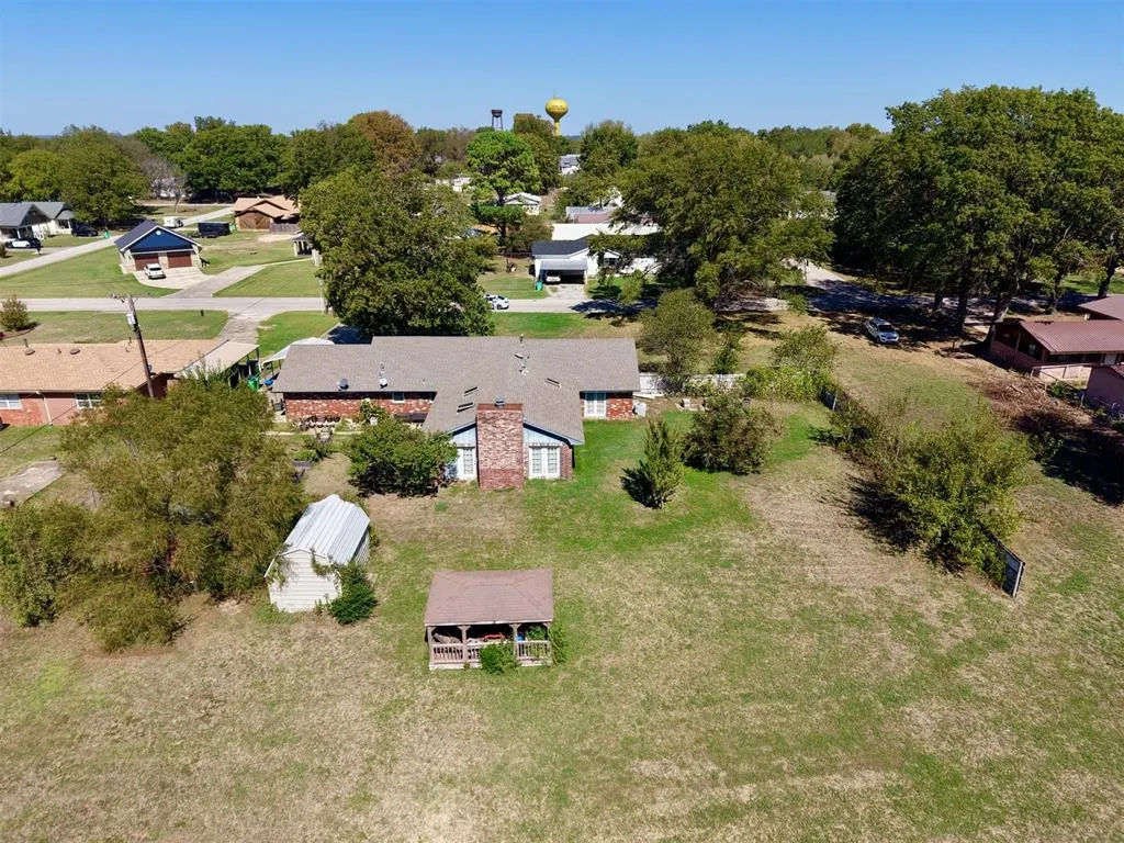 Photo 3 — 815 W Date Street, Okemah, OK 74859