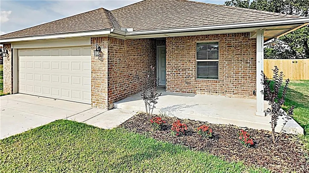 Photo 2 — 123 Saint Charles Way, Midwest City, OK 73130
