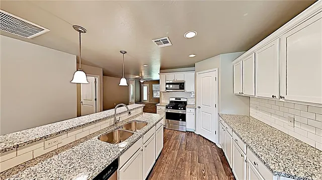 Photo 7 — 123 Saint Charles Way, Midwest City, OK 73130