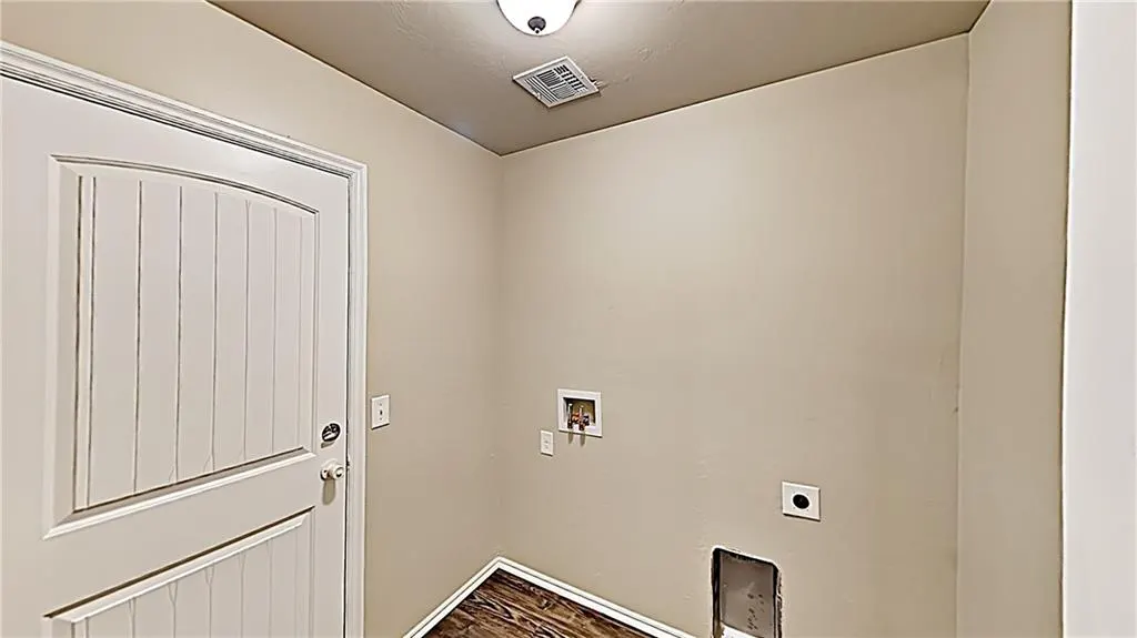 Photo 16 — 123 Saint Charles Way, Midwest City, OK 73130