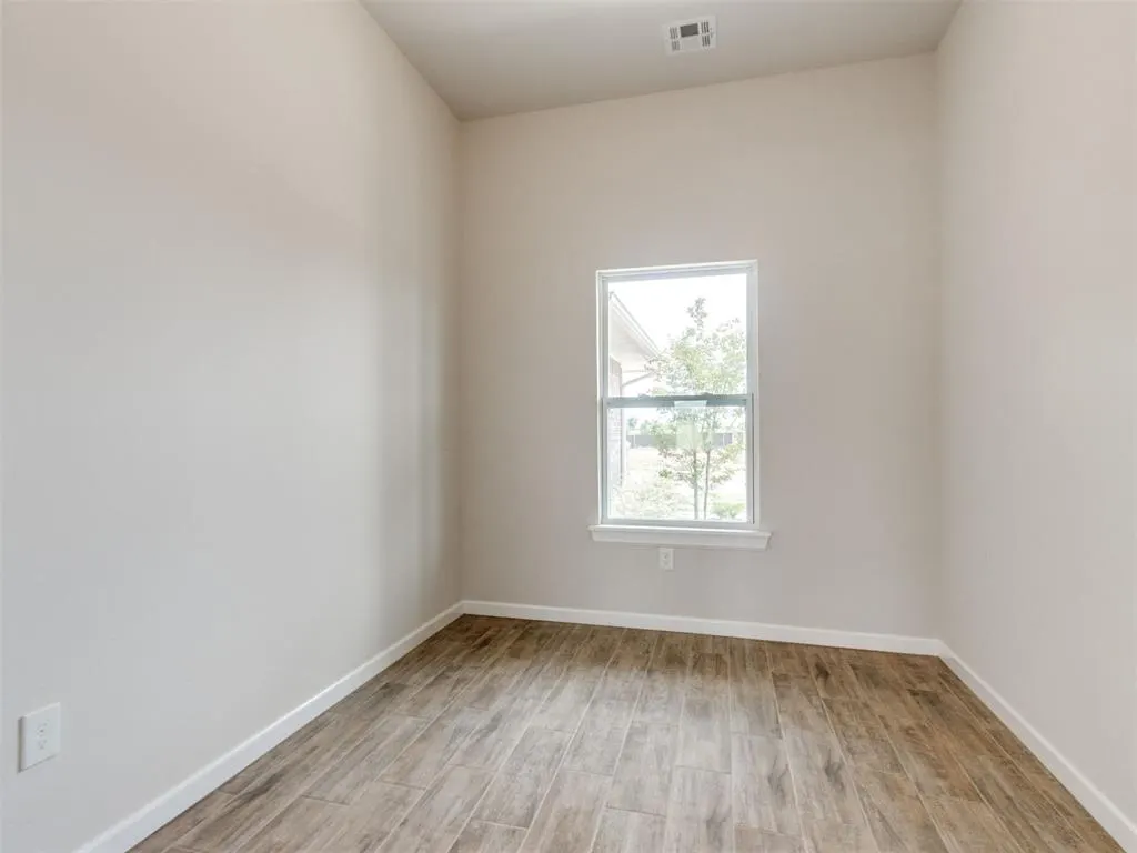 Photo 8 — 4015 Abingdon Drive, Norman, OK 73026