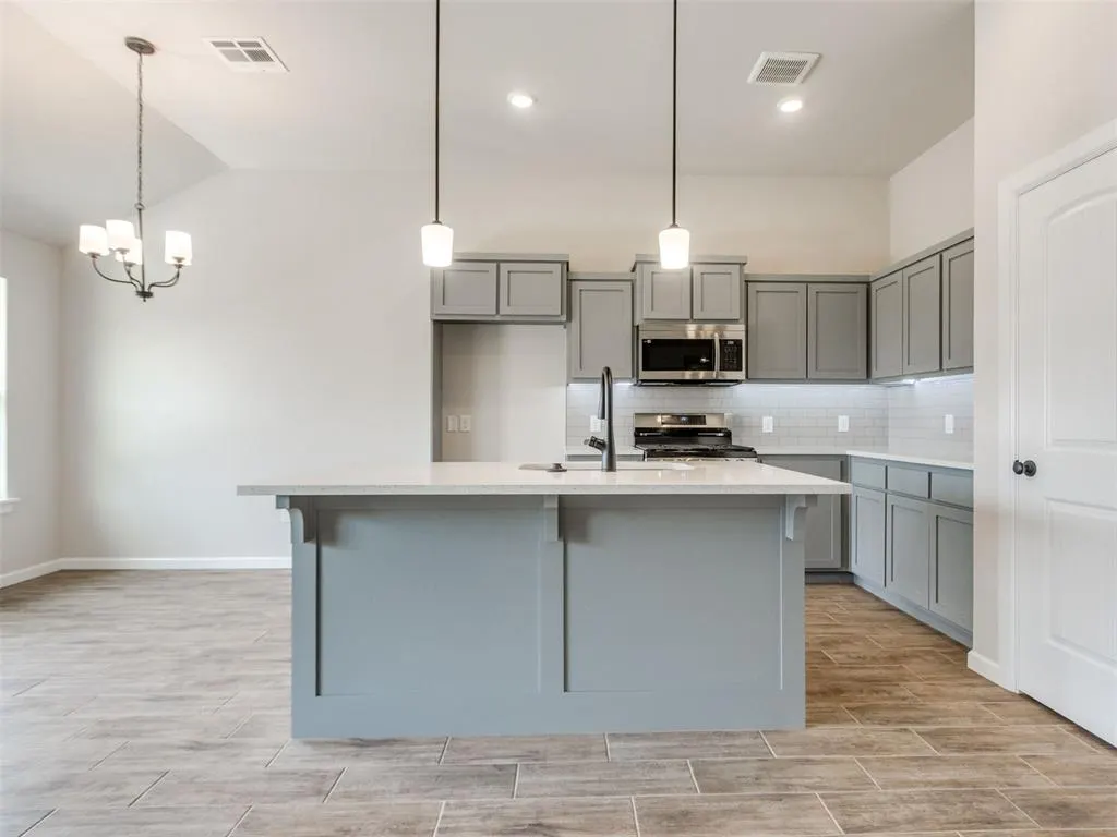 Photo 9 — 4015 Abingdon Drive, Norman, OK 73026
