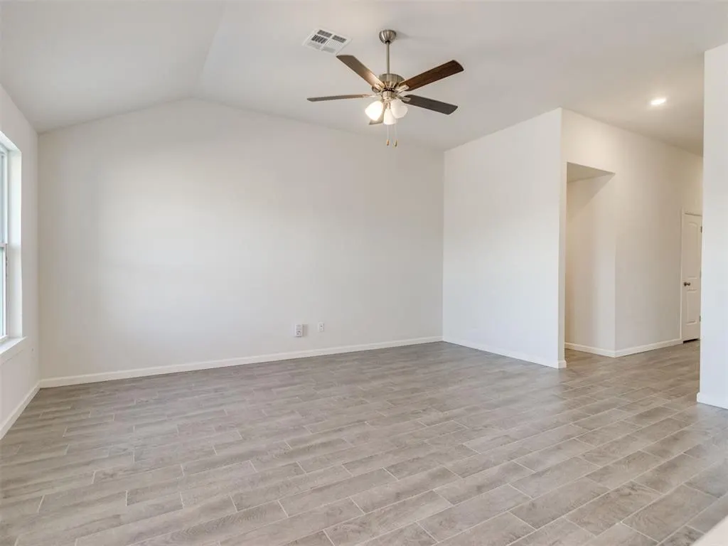 Photo 12 — 20653 Brush Creek Boulevard, Harrah, OK 73045