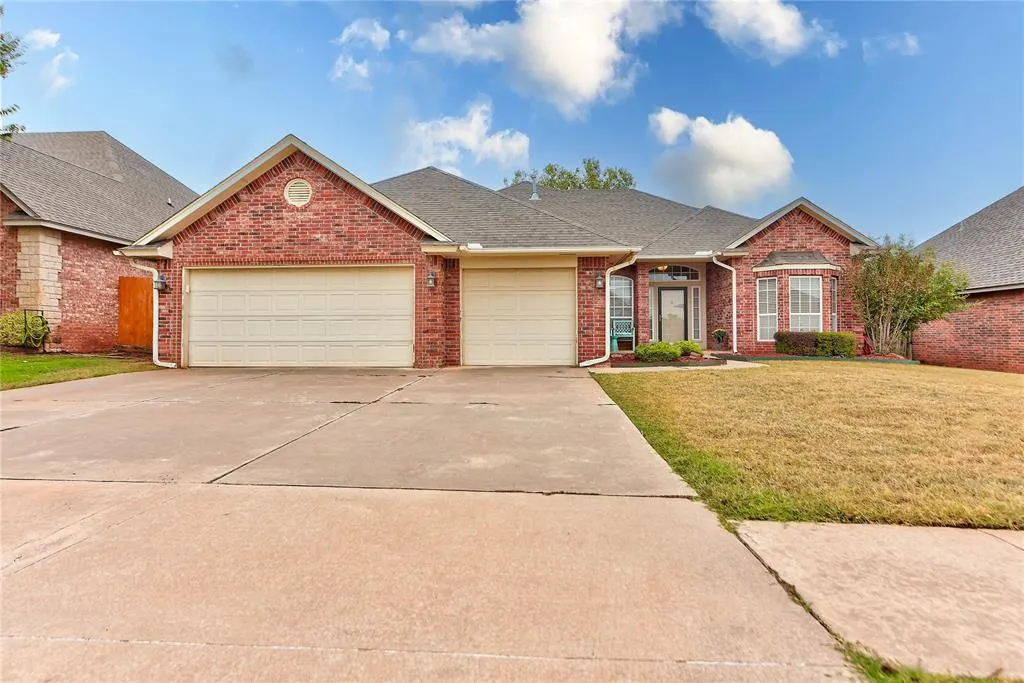 Front exterior — 3313 Valley Hollow, Norman, OK 73071