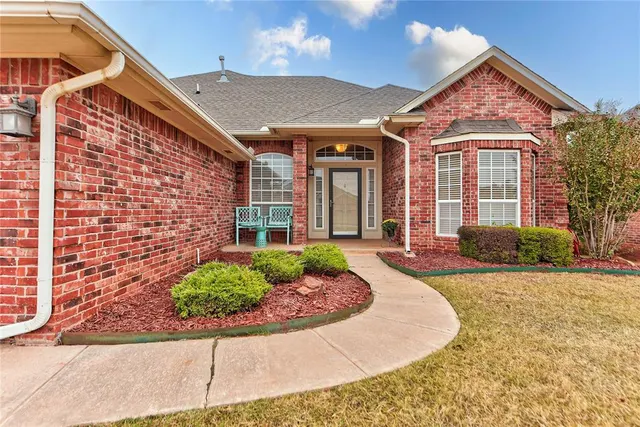 Photo 2 — 3313 Valley Hollow, Norman, OK 73071