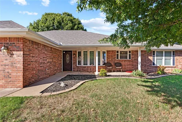 Photo 2 — 2301 Berry Avenue, Weatherford, OK 73096