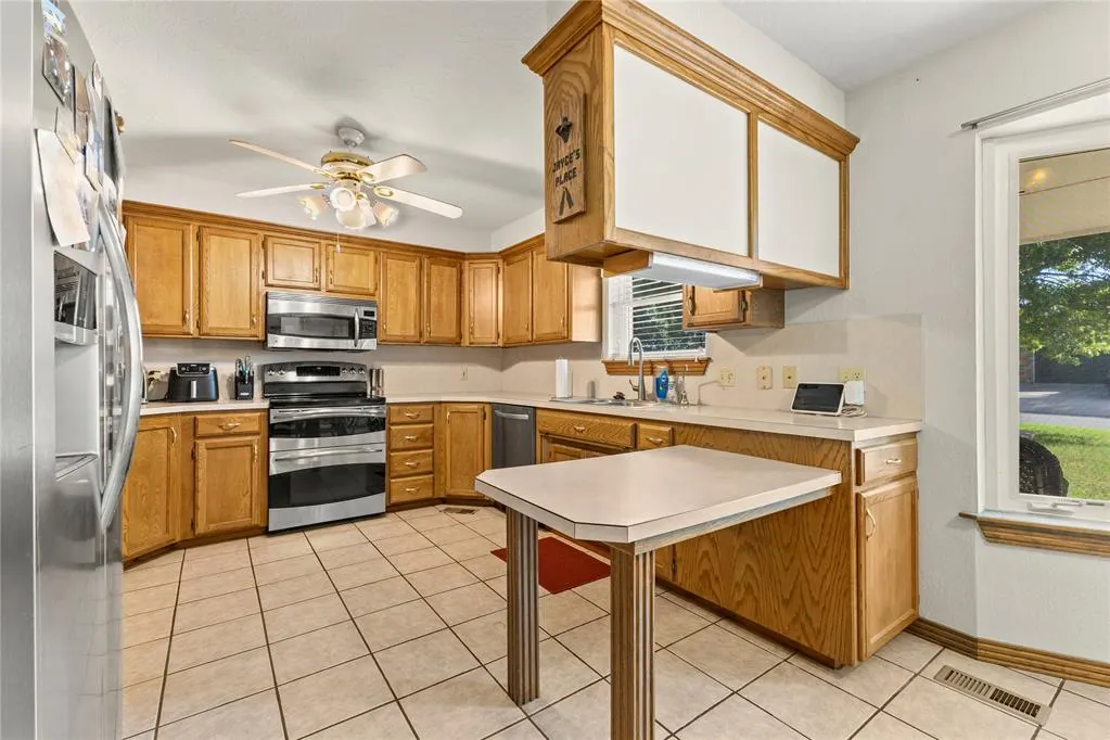 Photo 4 — 2301 Berry Avenue, Weatherford, OK 73096