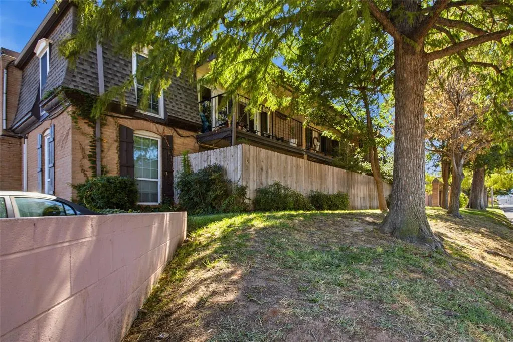 Front exterior — 6100 N Brookline Avenue 3, Oklahoma City, OK 73112