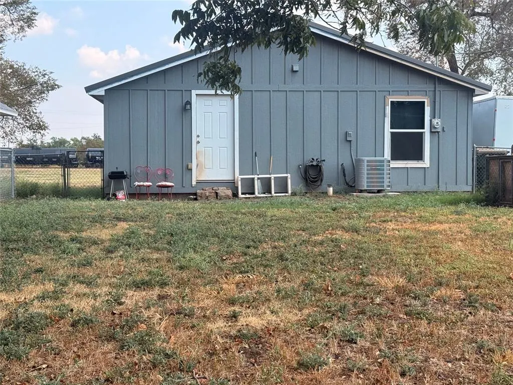 Photo 2 — 708 S Sheppard Street, Chickasha, OK 73018