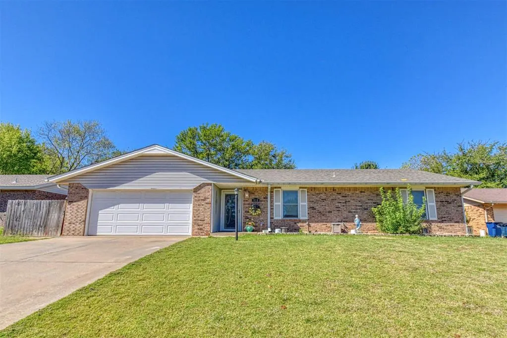 Front exterior — 810 Madeline Drive, Shawnee, OK 74801