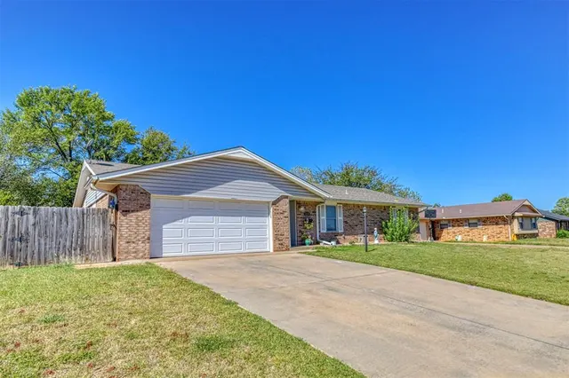 Photo 3 — 810 Madeline Drive, Shawnee, OK 74801