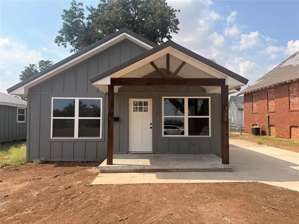 Front exterior — 706 S Sheppard Street, Chickasha, OK 73018