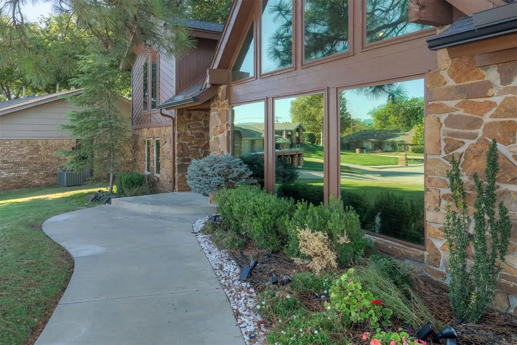 Photo 2 — 608 Woodlawn Drive, Yukon, OK 73099