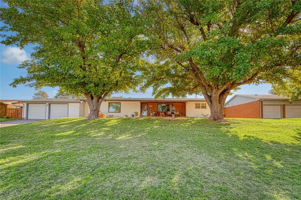 Front exterior — 903 S Cearlock Avenue, Cheyenne, OK 73628