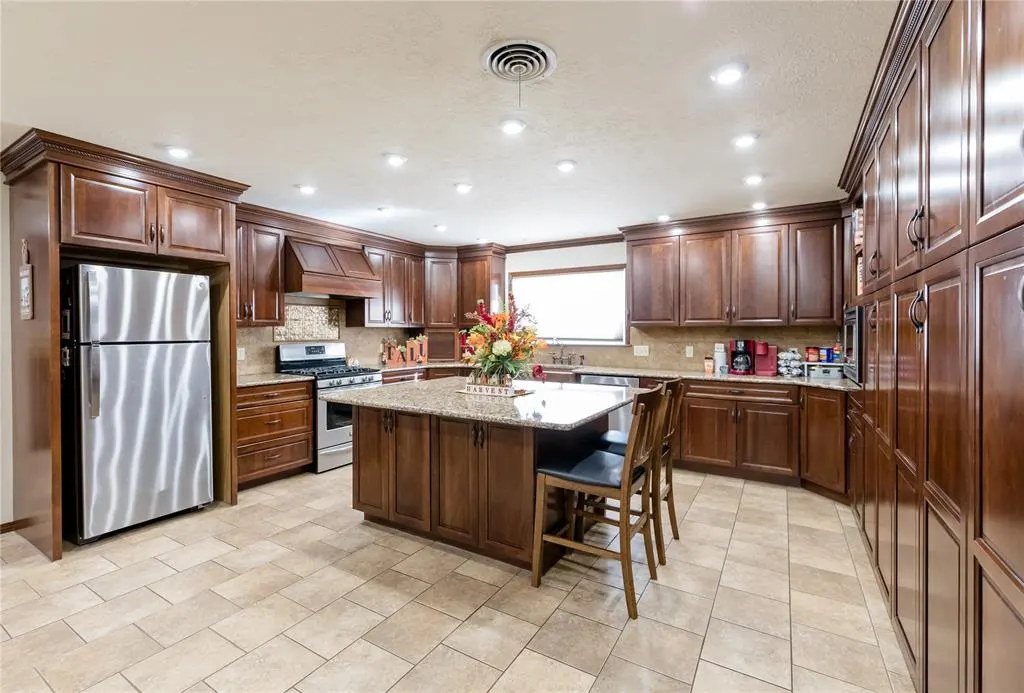 Photo 2 — 903 S Cearlock Avenue, Cheyenne, OK 73628