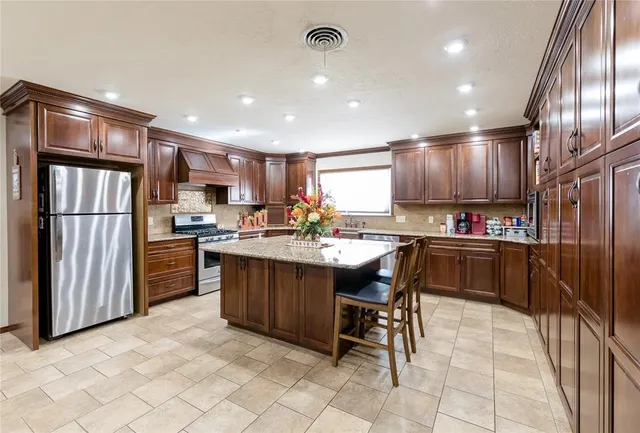 Photo 2 — 903 S Cearlock Avenue, Cheyenne, OK 73628