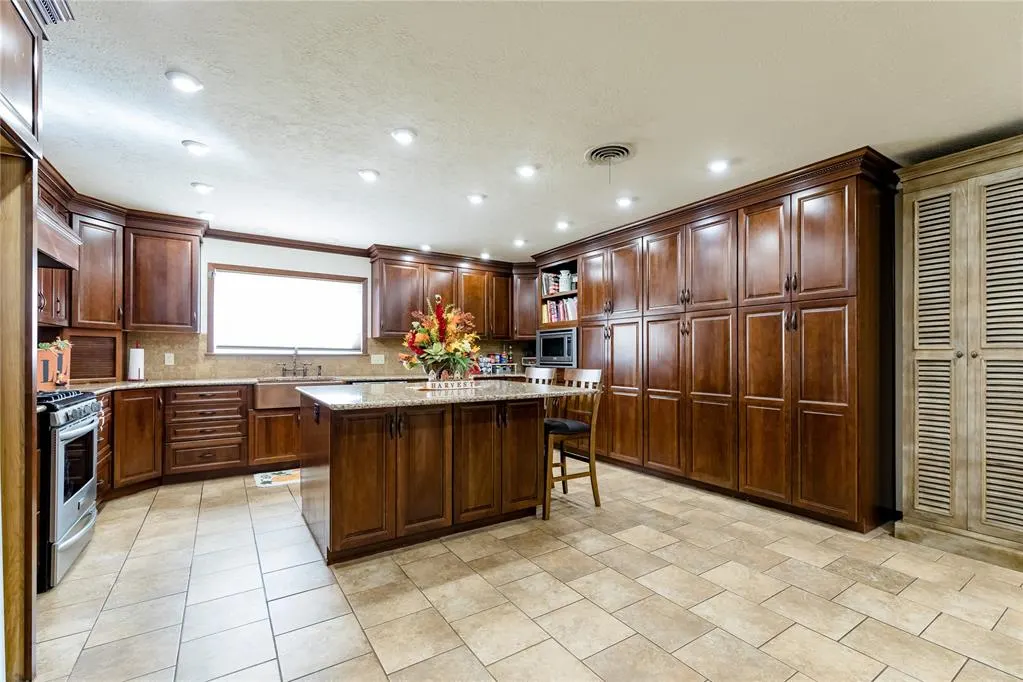 Photo 3 — 903 S Cearlock Avenue, Cheyenne, OK 73628