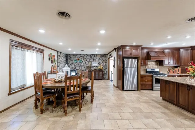 Photo 4 — 903 S Cearlock Avenue, Cheyenne, OK 73628