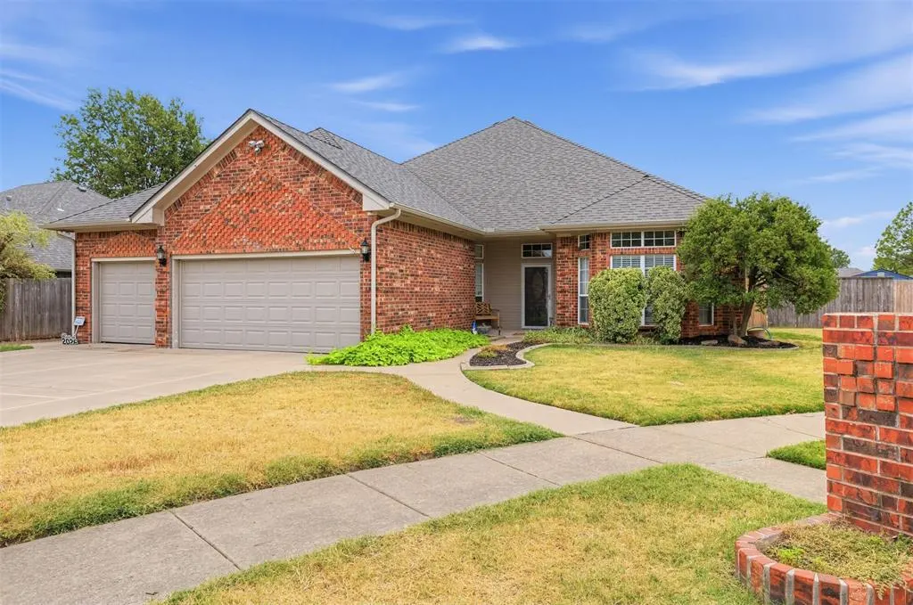 Photo 3 — 3908 Brunswick Lane, Norman, OK 73072